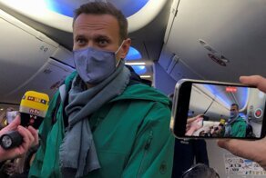 Сел вместо Внуково в СИЗО: реакция соцсетей на возвращение Навального в Россию