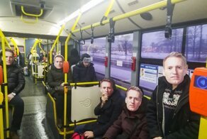 «Всех не пересажаешь»: в Пулково сторонники Навального устроили перфоманс