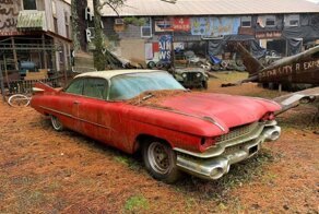 Как автомобильный музей превратился в свалку, а затем стал арт-площадкой