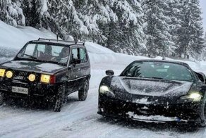 Старенький Fiat Panda и гиперкар Ferrari сразились на заснеженной дороге
