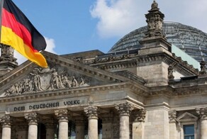 Упрекает Британию за Скрипалей и призывает дружить с Россией – каков он, кандидат на пост канцлера