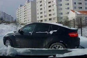 Снежная зима на Крымском полуострове: водители оказались не готовы