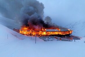 Пожар в самом высокогорном в мире музее мотоциклов: огонь уничтожил более 200 классических экспонатов
