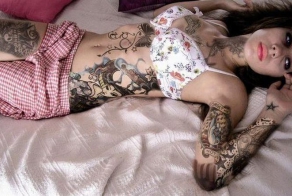 Красивые девушки с татуировками (18 Фото)