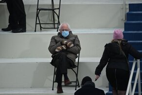 Фотожаба: Берни Сандерс в варежках