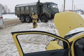 Авария дня. Под Рязанью автомобилистка столкнулась с военным КамАЗом