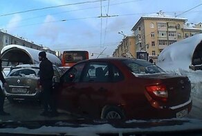 Боевой бородач из Казани устроил мелкое ДТП и напал на оппонента