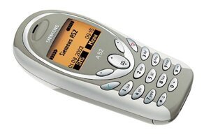 Свои первые сотовые мы бережно хранили - в чехлах на поясе носили