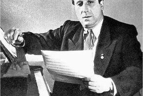 Арно Бабаджанян был против того, чтобы на его главную песню писали стихи. Их создали после его ухода