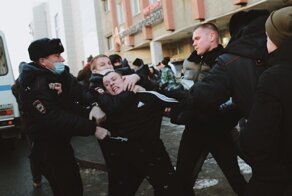 Задержания детей, танцы и бесстрашные пенсионеры: митинги 23 января 2021 года