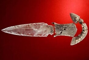 Обнаружен редкий хрустальный кинжал возрастом 5000 лет