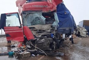 Авария дня. Две фуры и кроссовер столкнулись под Ульяновском