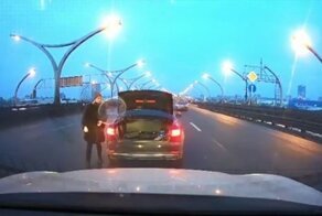 Вот чем опасна остановка на скоростной автомагистрали: блондинка на Audi чудом осталась жива