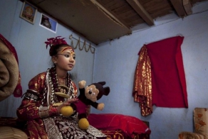 Как живется живым богиням (6 фото)