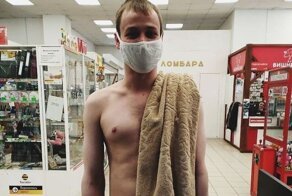 "В плавках и с веником наперевес": оренбуржцы оголились ради скидок на пиво