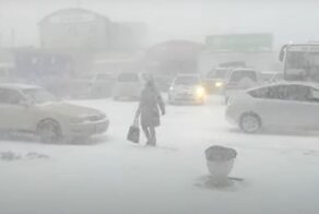 В сети появилось видео буйства стихии, которая накануне разыгралась над Владивостоком