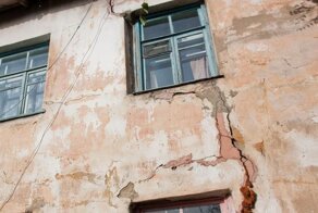 Дыры в полу и другие чудовищные условия: ветхие и аварийные дома России, в которых живут люди