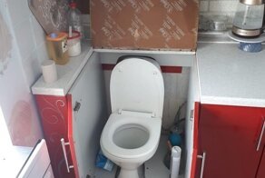 "И поел, и на горшок присел!": туалет на кухне и другие провальные решения в квартирах
