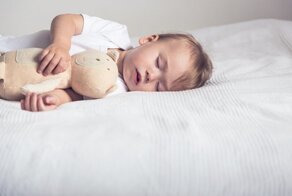 Как приучить ребенка засыпать самостоятельно