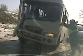 Пьяный мужчина без прав угнал автобус и спровоцировал погоню в стиле GTA