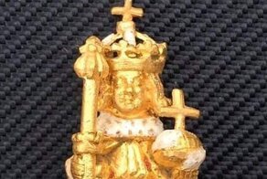 Кладоискатель нашел статуэтку с короны Генриха VIII, утраченной 400 лет назад