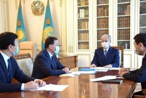 "Я очень уважаю старших, поэтому только после вас": казахстанец обратился к президенту и министрам
