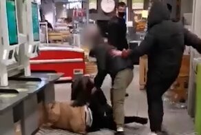 В Сыктывкаре три школьницы избили женщину за замечание о воровстве
