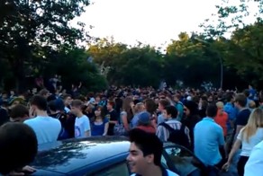 Смеяться или плакать? (2 видео)