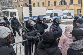 Питер в оцеплении: а Невский проспект горожане переходили по льду