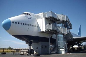 Вторая жизнь Boeing 747: самый необычный отель в мире
