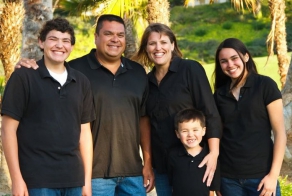 Отец провожает сына на школьный автобус (103 фото)