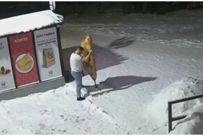 Житель Костромы подрался в 5 утра с гигантским чебуреком