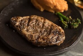 Ученые готовы накормить человечество искусственными стейками