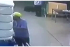 Каска спасла жизнь рабочему