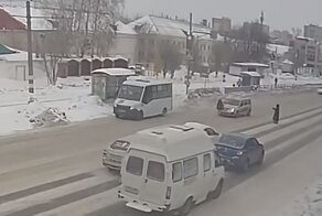 Авария дня. Ульяновский таксист сбил молодую девушку