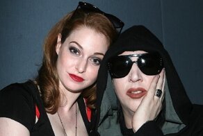 Двенадцатая пошла! Актриса Эсме Бьянко обвинила Мэрилина Мэнсона в насилии