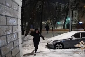 Полицейские рисковали жизнью, чтобы спасти людей из пожара