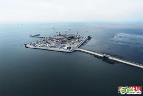 Промзона на воде (10 фото)