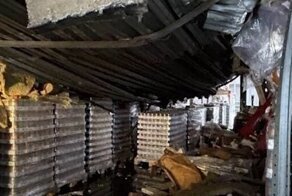 В Москве крыши ангаров не выдерживают веса снега