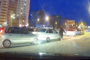 Не прижимайся и смотри по зеркалам: небольшое ДТП в Магнитогорске