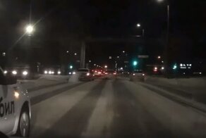 Обидчивый таксист, который считает, что включенный поворотник дает преимущество, устроил ДТП