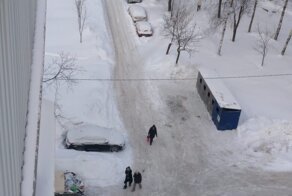 Реакция коммунальной службы на тонны мусора, которую не убирают несколько дней