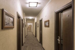 В отеле Санкт-Петербурга житель Дагестана гонялся за девушкой и откусил ей ухо