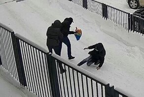 Грабители отняли пакет с 15 миллионами рублей у новосибирского бизнесмена