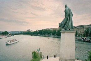 Если бы известные персонажи поп-культуры заменили памятники на улицах Парижа
