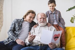 Что подарить дедушке на 23 февраля?