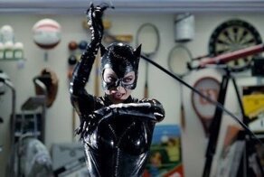 Мишель Пфайффер с одного дубля снесла 4 головы манекенам хлыстом