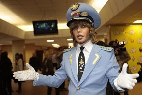 Стилист и ведущий Сергей Зверев опубликовал фотку из дембельского альбома