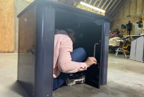 Отец с сыном из штата Миссисипи сконструировали пуленепробиваемую парту для школьников