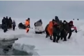 Сахалинские рыбаки оказались в ловушке на льдине